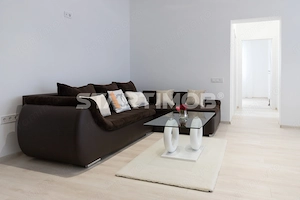Apartament mobilat 3 camere bloc tip vila zona Coresi - imagine 14