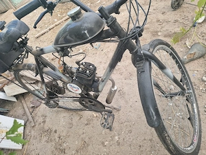  Bicicletă cu motor 