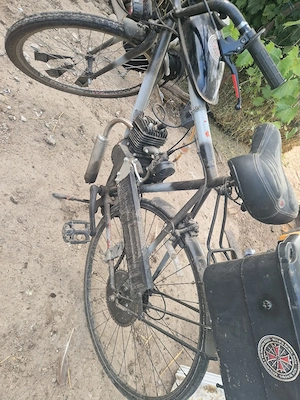  Bicicletă cu motor 
