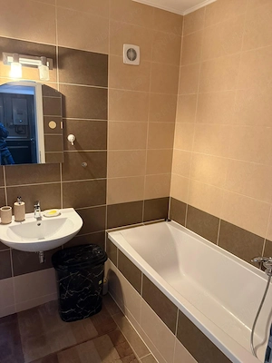 Inchiriez apartament