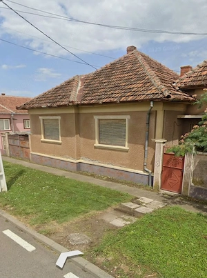Casa de vanzare în Șiria, județul Arad   Zonă centrală, lângă Stadionul Otto Greffner