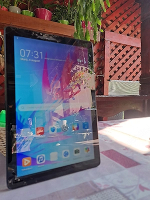 Tabletă Huawei MatePad T10 funcțională, touch perfect, display spart - imagine 4