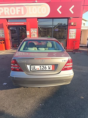 Vând Mercedes Benz 