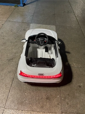 Mașinuță electrică Audi RS e-tron GT pentru copii - imagine 2