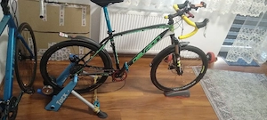Vând bicicleta gravel