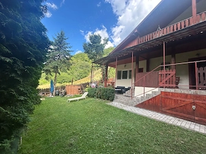 Vand casa de vacanta
