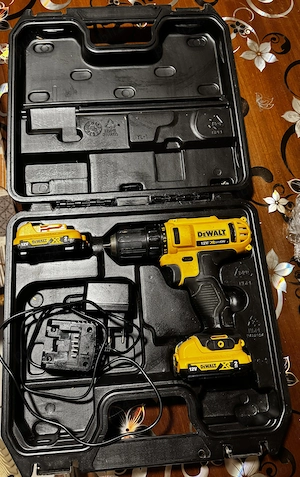 DeWalt DCD710D2 masina de gaurit-insurubat+2 acumulatori +incarcator