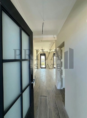Casa insiruita, bucatarie inchisa, 3 camere, 2 bai, Giroc - imagine 9