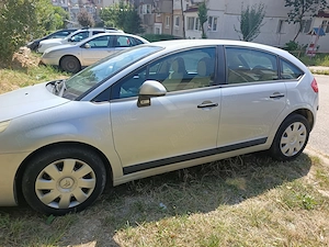 Vând Citroen C4 16valve motor de 1.6 benzină din 2009. Km 190000. Preț 1950 euro ușor negociabil. - imagine 2