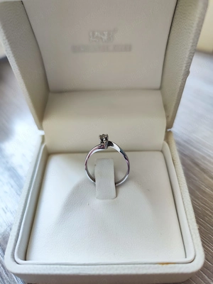 Vand inel din aur alb 18K, greutate 2.25 g, cu diamant