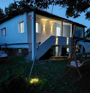 Inchiriez casa si teren la familie gospodaraI in Dragasani, str Dealul VIILOR