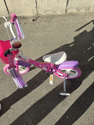 Vând bicicleta fetițe 