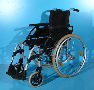 Scaun cu rotile  Breezy - latime sezut 40 cm