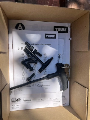 Vând sistem original THULE Rapid System 753 + Kit 4009 Hyundai ix35 / Kia Sportage 