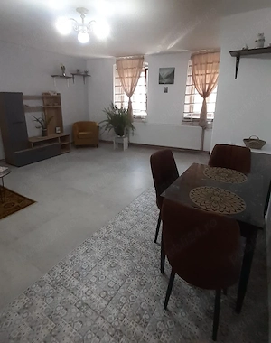 Proprietar: inchiriez pe termen lung apartament la casa in centrul Sibiului  - imagine 3