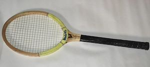 racheta tenis camp din lemn vintage  MASTER WIN  lungime 68 cm poze reale  pret 150 ron
