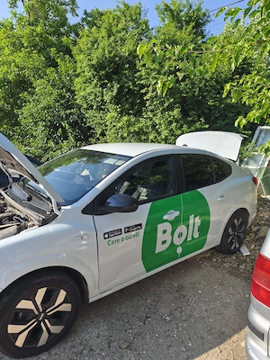 Vand Dacia Logan avariată  - imagine 4