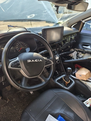 Vand Dacia Logan avariată  - imagine 3
