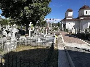 Vând 2 Locuri de Veci Cimitirul Eroilor Buzău   Aleea Principală (Lângă Biserică si Capela)  - imagine 5