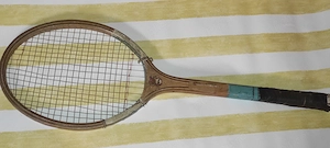 racheta tenis camp din lemn vintage  WINNER lungime 68 cm poze reale  pret 150 ron