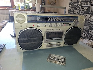 Radiocasetofon boombox Sharp gf5757, made in Japan, colecție, perfect funcțional 