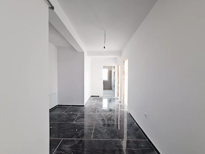 Aproape de uzina de apa. Etaj 1. Spatios, 78 mp utili. 2 balcoane. 