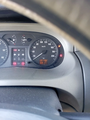 Opel vivaro 1.9 TDI 2004 - imagine 2