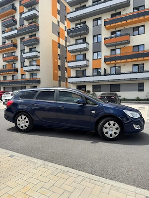 De vânzare Opel astra J sport tourier  - imagine 2