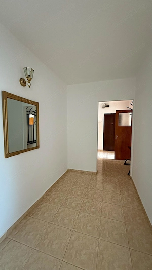Închiriere apartament 3 camere   70 mp   Dristor, la 1 minut de metrou - imagine 2
