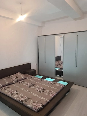 Închiriez garsonieră 40 mp, complet mobilată, cartier Popoveni, zona 1 Mai