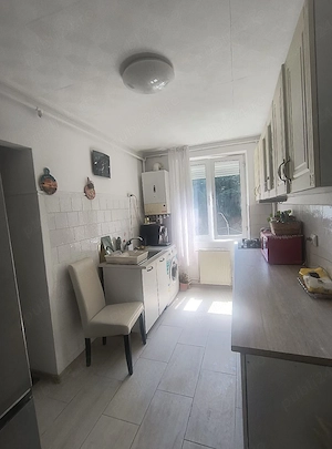 vand apartament cu 2 camere - imagine 10