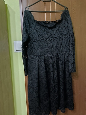 Rochie din dantelă neagră 