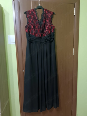 Rochie din voal și dantela neagra.