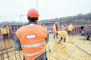 Angajam muncitori in constructii