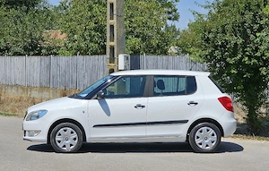 Skoda Fabia 1.2 HTP FRESH Navigatie ClimaManuala DistribuțieSchimbata CamerăMarșarier Bluethoot  - imagine 3
