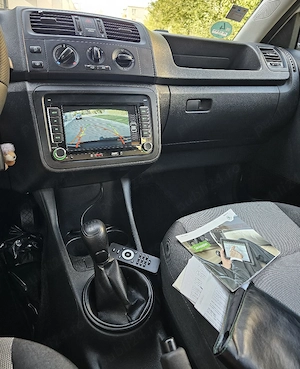 Skoda Fabia 1.2 HTP FRESH Navigatie ClimaManuala DistribuțieSchimbata CamerăMarșarier Bluethoot  - imagine 8