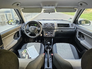 Skoda Fabia 1.2 HTP FRESH Navigatie ClimaManuala DistribuțieSchimbata CamerăMarșarier Bluethoot  - imagine 5