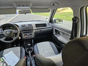Skoda Fabia 1.2 HTP FRESH Navigatie ClimaManuala DistribuțieSchimbata CamerăMarșarier Bluethoot  - imagine 7
