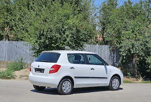 Skoda Fabia 1.2 HTP FRESH Navigatie ClimaManuala DistribuțieSchimbata CamerăMarșarier Bluethoot  - imagine 2