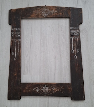 Rama veche din lemn sculptata manual motive traditionale - foto   tablou - decor - arta populara