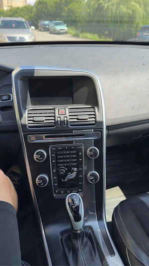 Volvo XC60 R-Design D4 190 CP Automată | BLIS | Distronic | Cameră | R20 - imagine 5