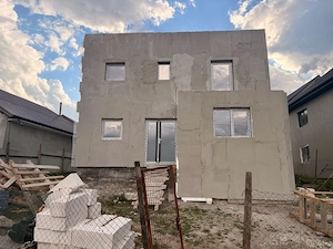 vand casa sau schimb cu apartament 