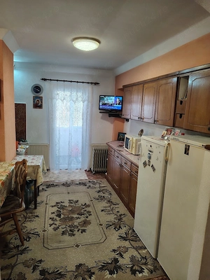 Vand apartament 3 camere plus garaj - imagine 8