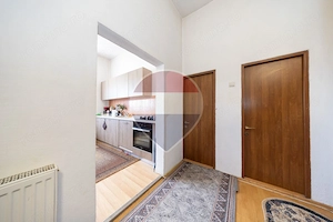 Casa cu potențial rar în Săcele: 2 corpuri și teren de 1.048 mp - imagine 12