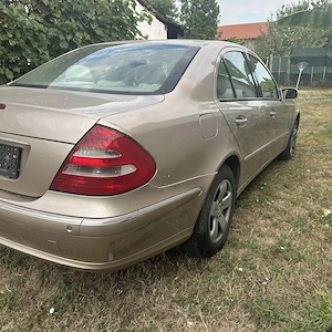 Mercedes E 220 - imagine 4
