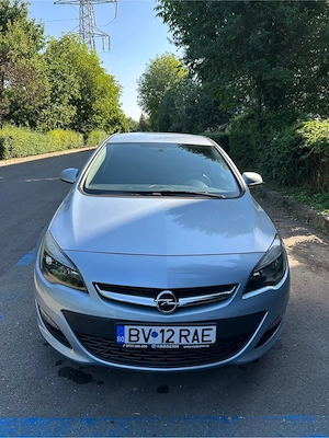 Opel Astra J sedan 