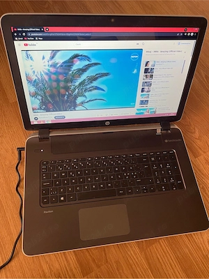 Laptop HP Slim Display mare 17,3 inch Led,5gb ram ddr3,500gb memorie perfect functional cu incarcato
