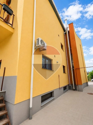 Casă / Vilă cu 12 camere de vânzare | Fundeni, Sector 2 - imagine 5