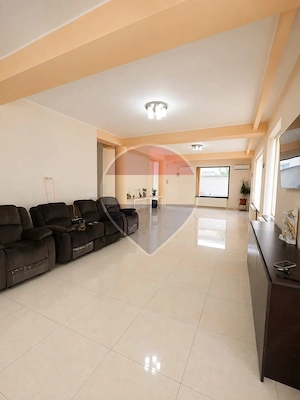 Casă / Vilă cu 12 camere de vânzare | Fundeni, Sector 2 - imagine 9