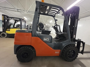 Stivuitor Diesel Toyota 3Tone Triplex An 2021 Ore 1.900 Garantie si Service la locatia dvs. incluse - imagine 6